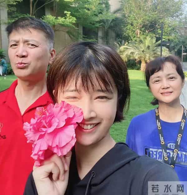 62岁刘之冰做梦也没想到,34岁的继女,如今终于给自己“争光”了