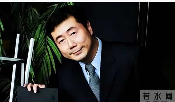 前央视主持方宏进现状：定居香港，63岁满脸沧桑，摇身一变成商人