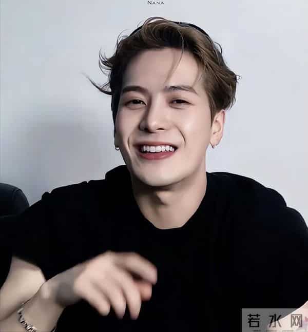 钱再多有什么用？31岁王嘉尔的现状，给所有男明星提了个醒