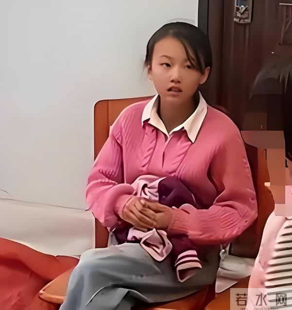 事实证明,拒绝百万签约“微笑女孩”,如今过得比明星还安稳