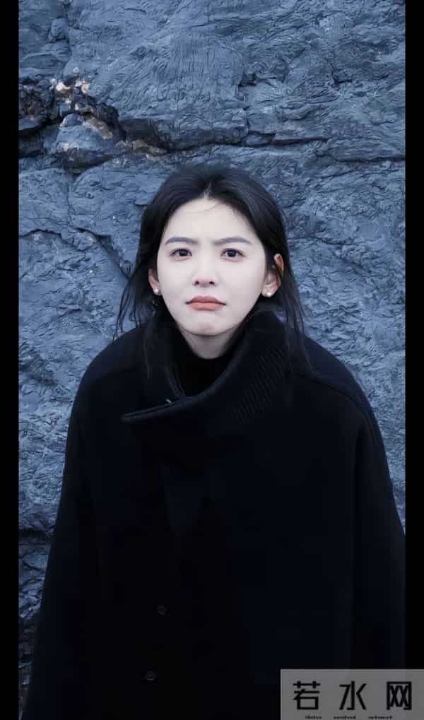 章若楠广州被偶遇，本人好美好漂亮元气十足，脸小超级有气质呀！