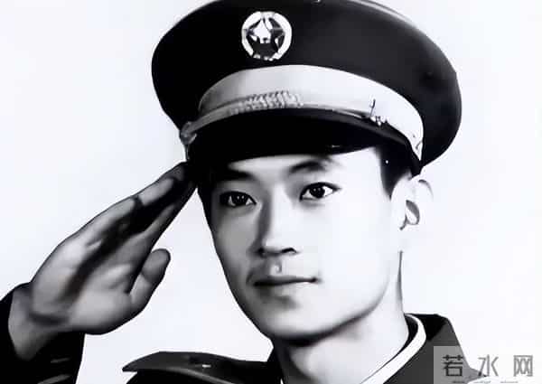 朱军带着很漂亮的老婆现身北大,四年冤屈过去,早已不再年轻