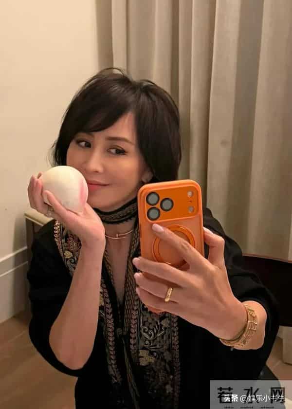 梁朝伟提前为刘嘉玲庆祝60岁生日