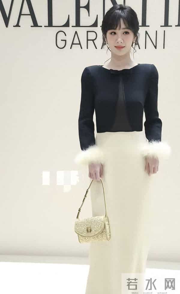 杨紫出席华伦天奴线下活动,韩式妆容让她有种豪门千金的既视感