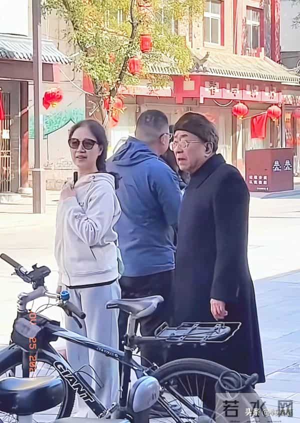 79岁余秋雨近况,和马兰回安徽,丁克多年没孩子,放弃舞台太可惜