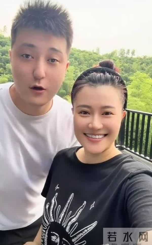 他是上海知名主持，与女友相恋多年未婚，如今和王冰皓带货卖大米