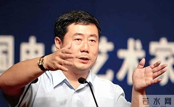 前央视主持方宏进现状：定居香港，63岁满脸沧桑，摇身一变成商人