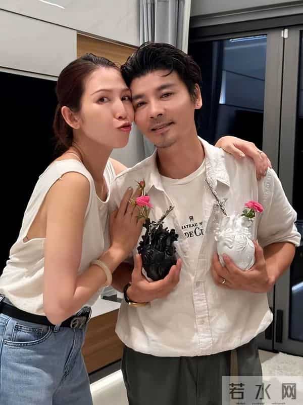 53岁蔡少芬为钱累脱相,化妆时直呼又困又累,15岁就开始为母还债