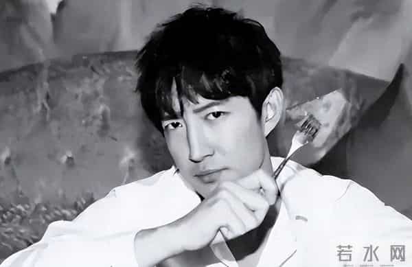 和蒋欣相恋多年，他转身娶了小4岁娇妻，如今妻子和他红透半边天