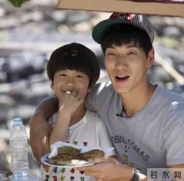 曝张亮儿子天天塌房！刚满18岁，留学早恋致女方怀孕，家长已报警