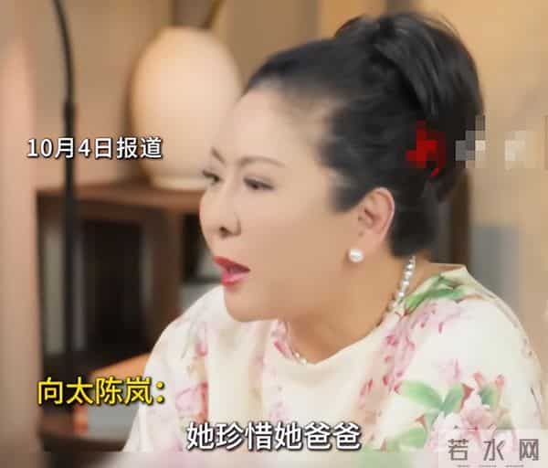 郭碧婷带俩娃逛街，生图嘴凸身材下垂一脸苦相，儿子倒地不起淘气