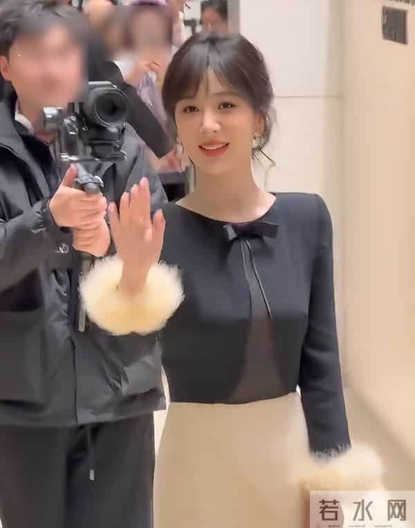 《家业》主演同框：杨紫天鹅颈，韩东君脖短脸圆，卷毛被嘲像大妈