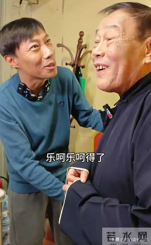 杨少华长子杨威,与儿子杨化然,拍视频:嘛钱不钱的乐呵乐呵得了