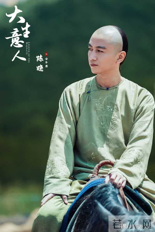 男人别太瘦！38岁陈晓现身活动，脸颊凹陷、眼纹密布不敢认！