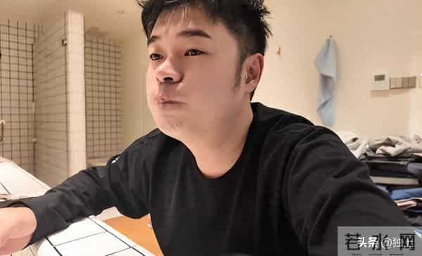 陈赫带尹正参观豪宅,房间到乱糟糟,“女助理”却人美声甜爱撒娇