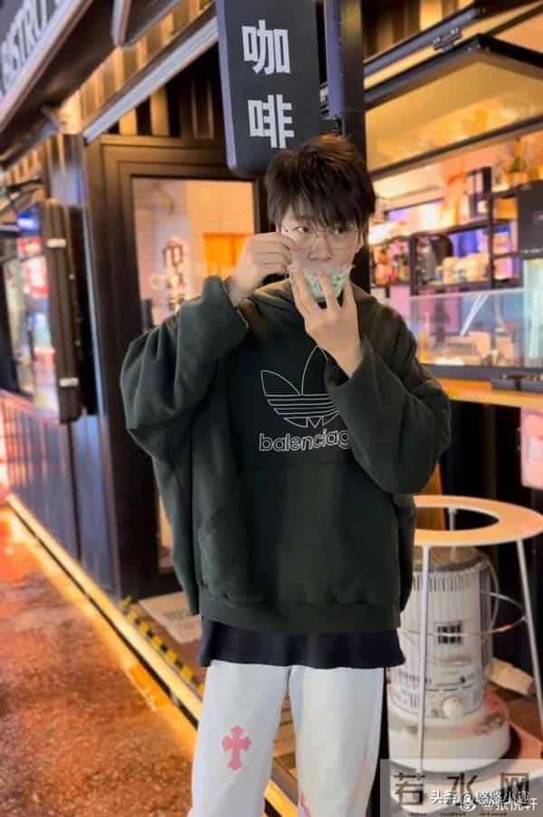 张亮儿子又出事，早恋致女孩怀孕，女孩家长报警，半个月才满18岁