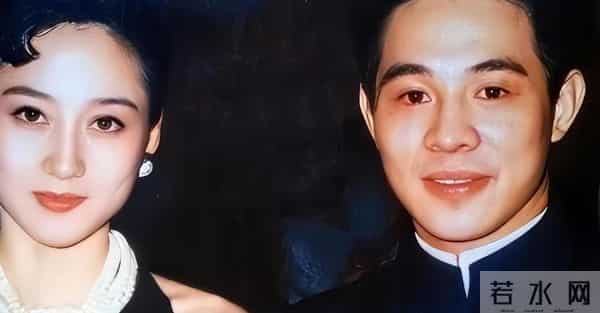 风水轮流转！看了62岁李连杰和63岁利智的合照，风光背后满是心酸