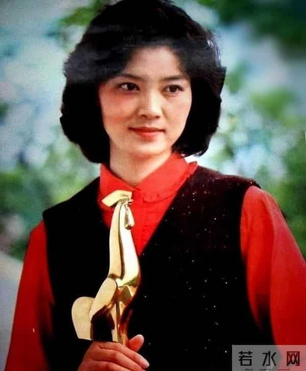 13次夺影后,一生无儿无女,68岁却公开“表白”前夫:她太敢了