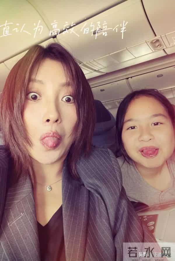 包文婧生子未满百天 和包贝尔带饺子游三亚 二胎家庭美满应偏爱头胎