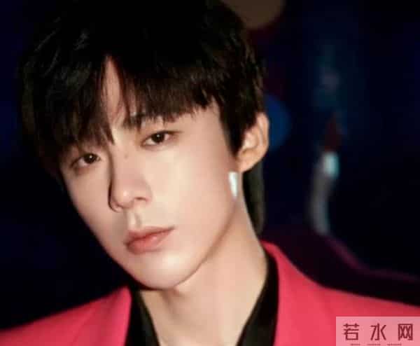 刘宇宁直播时被私生打电话