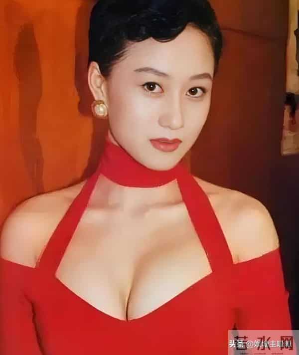 利智算不算顶级大美人？看看她和关之琳、翁虹的合照就有答案了