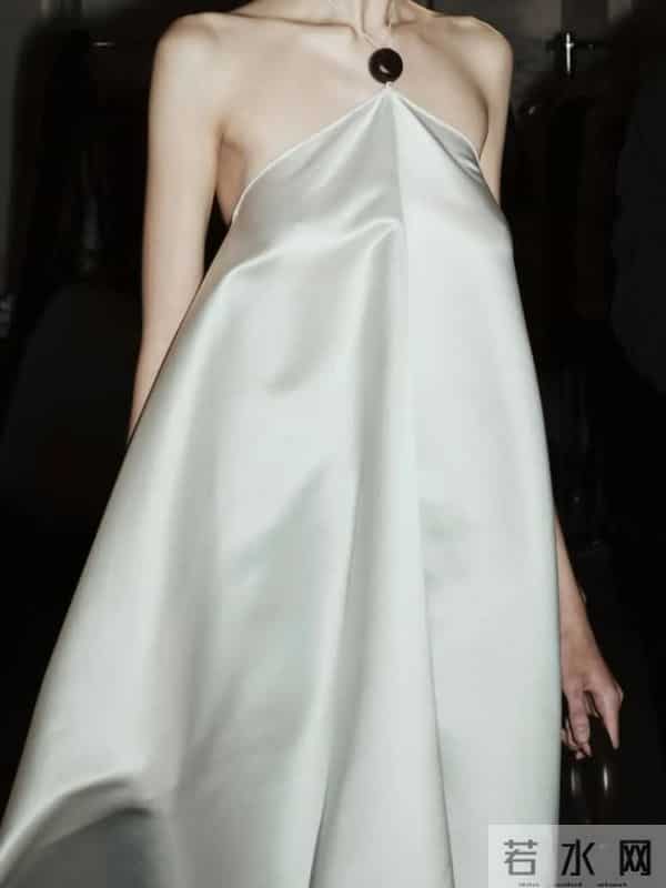 老钱风全面升级!“高净值穿搭”才是今秋顶流