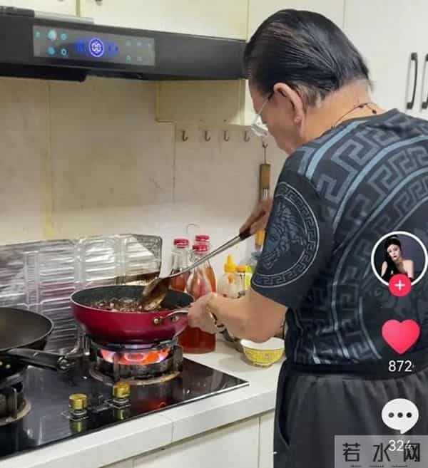 79岁侯耀华现状：独居北京别墅，家里环境脏乱差，晚年光景太唏嘘