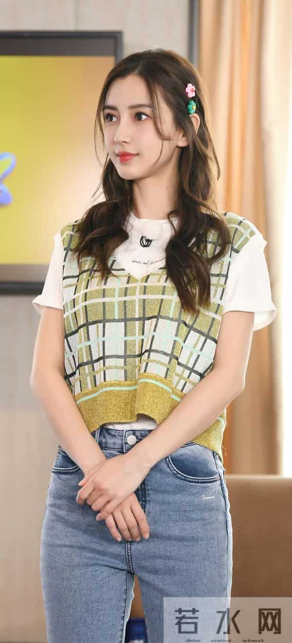 杨颖这身“拼接衬衫裙”，时髦度直接封神