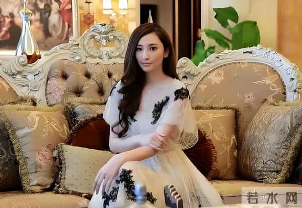 吴佩慈对大S念念不忘，首次公开对方生前朋友圈，签名一语成谶！