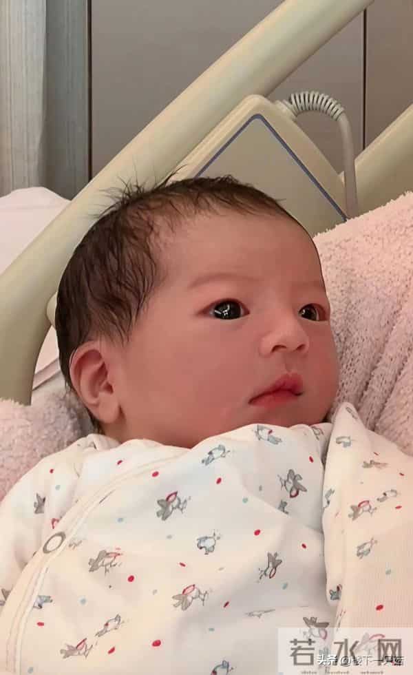 方媛出月子首晒照 身材丰腴前凸后翘 三胎满月郭富城开心得直跳舞