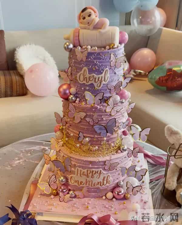 方媛晒小女儿满月照,恢复神速大秀好身材,就连皮肤也光滑透亮