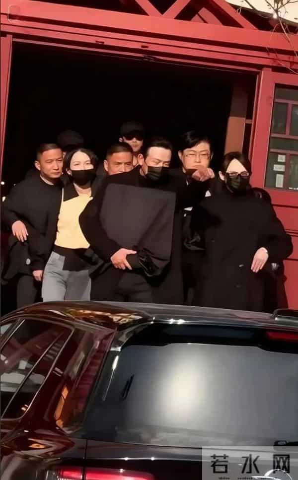 罗晋也没想到,在葬礼上忙前忙后的傅程鹏,还是被骂惨了!