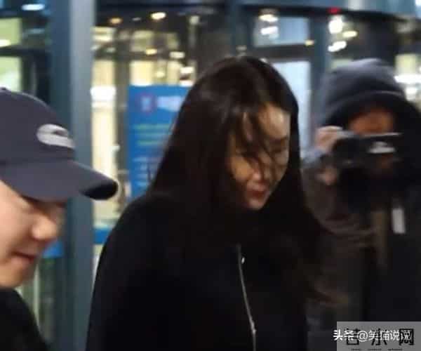 韩娱众星送行李顺载:金英玉靠搀扶出席,崔智友尹恩惠表情严肃