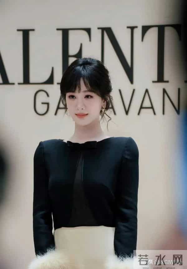 杨紫，华伦嫡公主上线！采访谈及家业生命树，晚宴跟唱特别捧场！