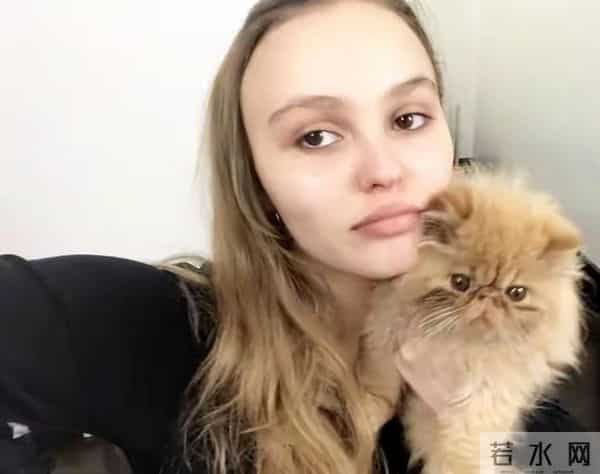 天啊,这居然是德普的女儿, 为了甩掉星二代标签新片造型突破很大