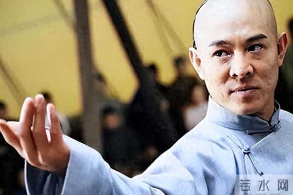 风水轮流转！看了62岁李连杰和63岁利智的合照，风光背后满是心酸