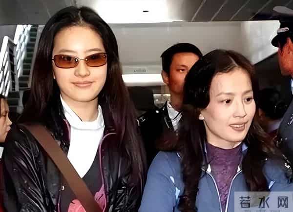 刘亦菲母亲刘晓莉:至今仍单身,身材傲人,长得比女儿还漂亮