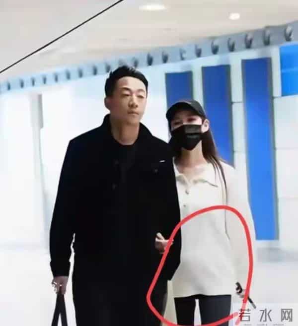 一语成谶!大S生前签名曝出,汪小菲新欢孕肚凸显生活翻篇