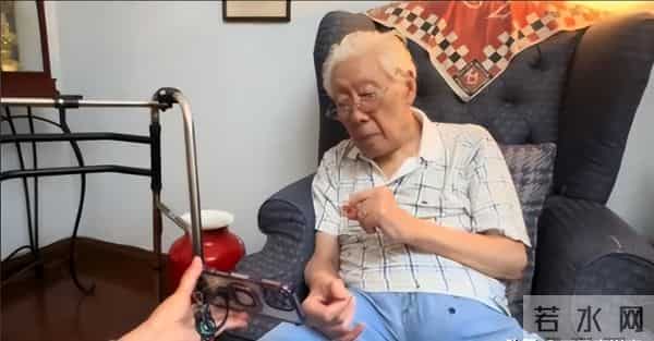 90岁焦晃现状堪忧:穿纸尿裤严重忘事,与小30岁妻子住无电梯顶层