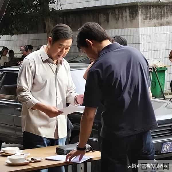 再多钱也没用？70岁张国立身家过亿，却还是要为43岁儿子操碎了心