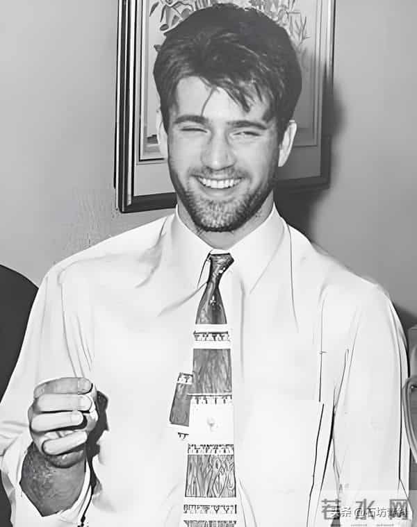 4.25亿美元离婚分手费!背叛前妻仍为他辩护,堕落断送巨星事业