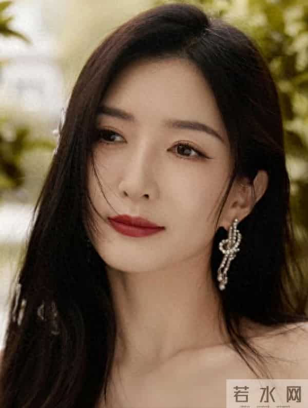 印象变了！39岁江疏影现身活动，离开胡歌的她走上另一条路