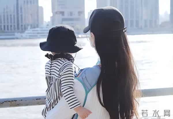 唐嫣现身罗晋父亲葬礼,两人并排走招待宾客,此前两人被传婚变