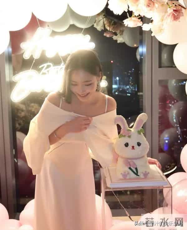 小S幸福与许雅钧为Lily庆18岁生日,吴佩慈曝大S朋友圈!