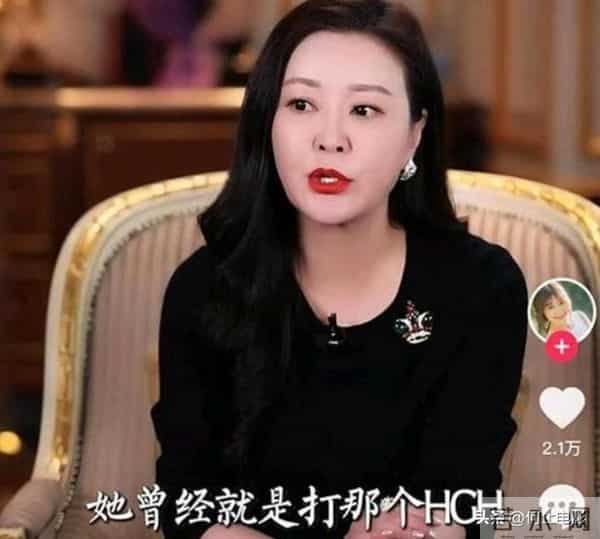 52岁王小骞不后悔回归家庭，矮小症女儿迎来逆袭，她的付出很值得