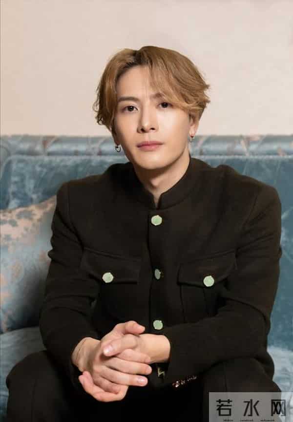 钱再多有什么用?31岁王嘉尔的现状,给所有男明星提了个醒