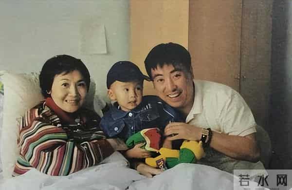 周洁上海墓地现状曝光!鲜花环绕很讲究,三个标志与李媛媛差别大