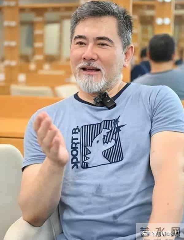 法拉利老了也是法拉利,花白头发、络腮胡,老而不衰的8位男星!