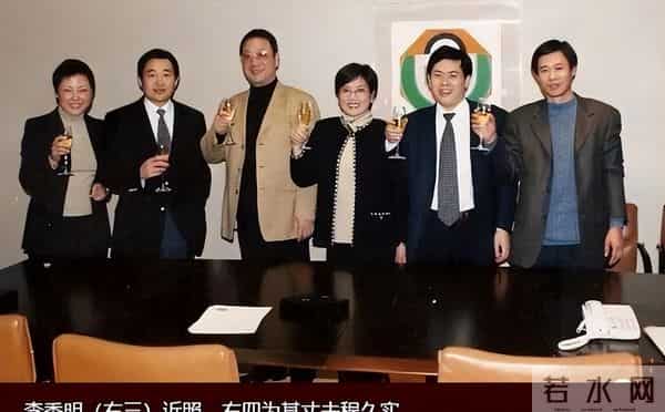 她息影30年,经商后像换了个人,如今70岁已做外婆,儿子事业有成