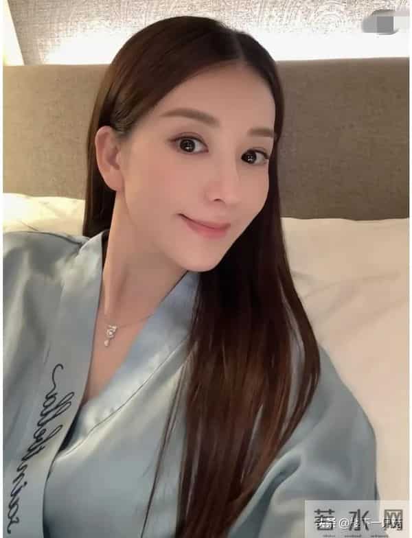 方媛出月子首晒照 身材丰腴前凸后翘 三胎满月郭富城开心得直跳舞